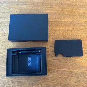 Black Leather Ridge Wallet